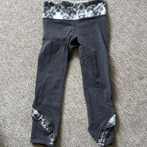 Lululemon Yoga gray Dance Pants cropped black roses. Vintage Rare 
Sz 4